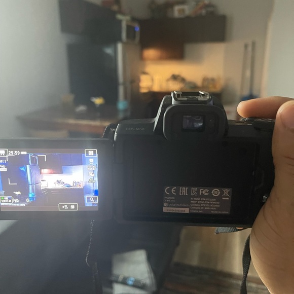 Canon m50 mirror less camera new out of box - Picture 3 of 7